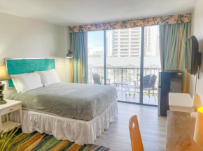 Homey Aqua Palms Studio condo